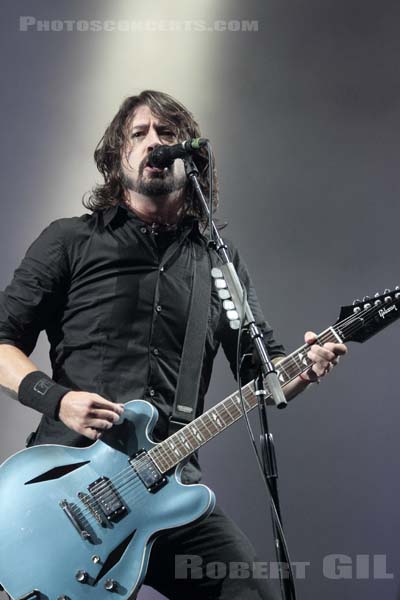 FOO FIGHTERS - 2011-08-26 - SAINT CLOUD - Domaine National - Grande Scene - 